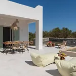 Olivine Apartment *