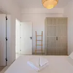 Olivine Apartment *