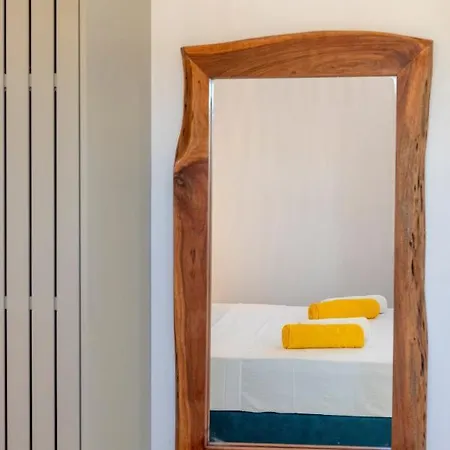 Olivine Parikia (Paros)