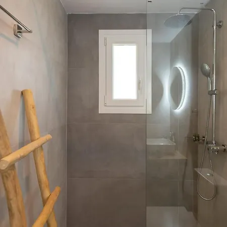 Olivine Paros * Nea Cryssi Akti